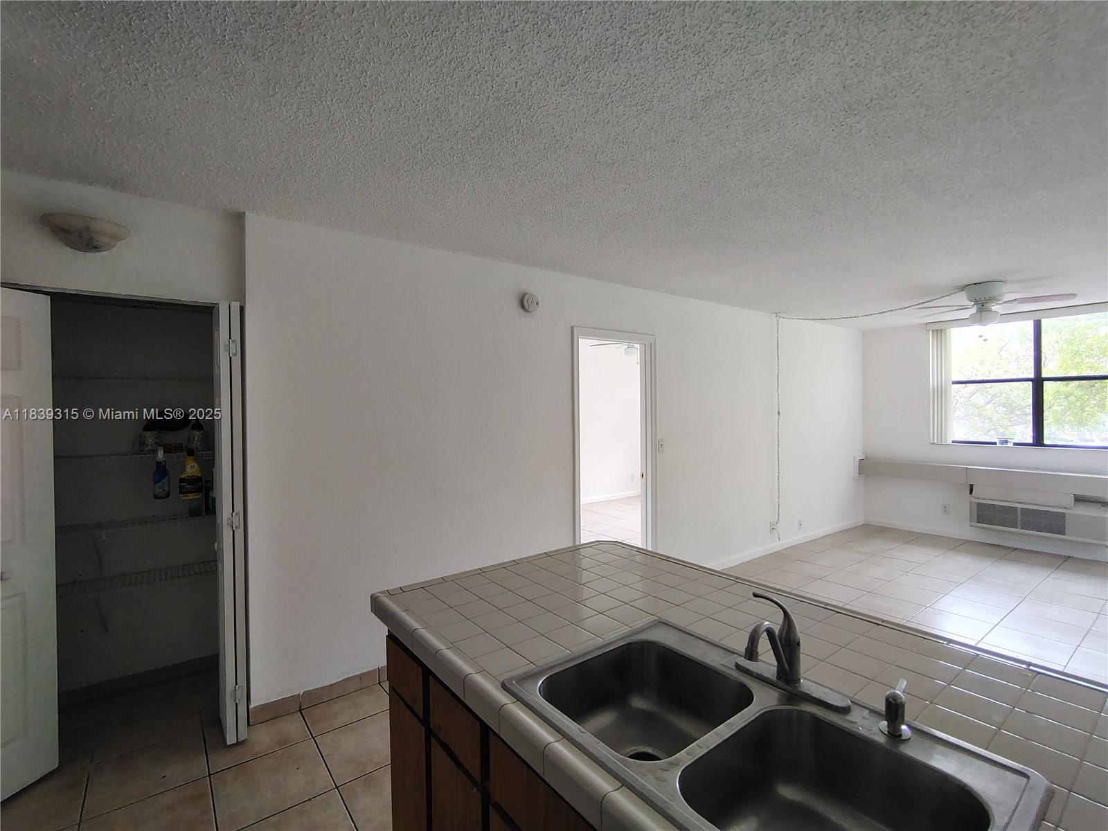 2401 Riverside Dr 203-B