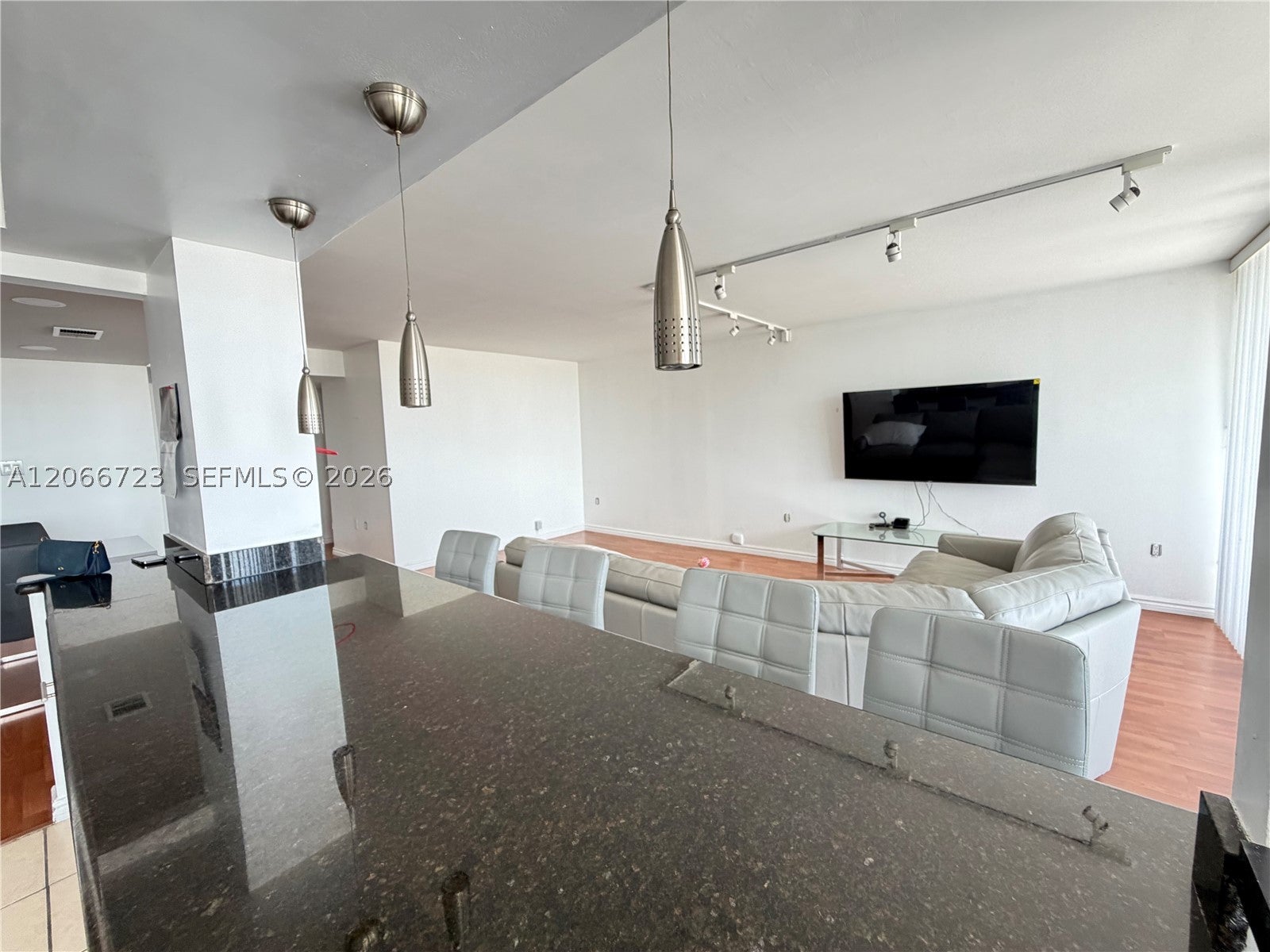 18031 Biscayne Blvd 601