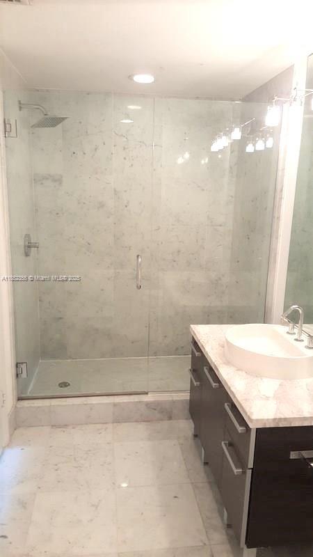 VIZCAYNE SOUTH CONDO - Residential