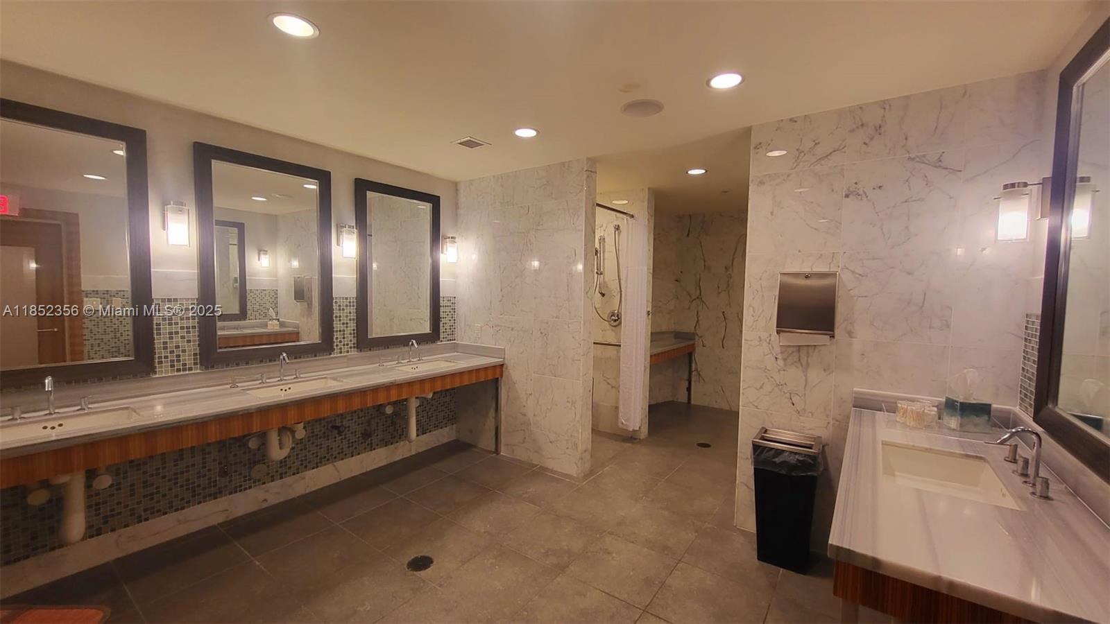 VIZCAYNE SOUTH CONDO - Residential