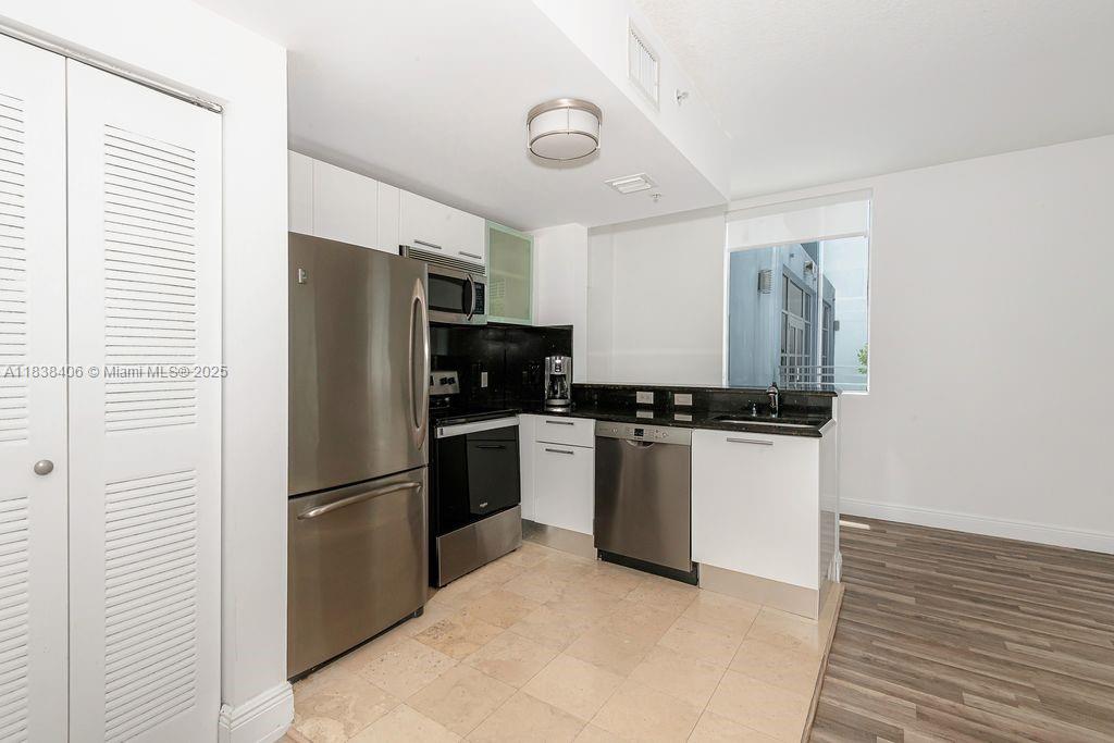 3339 Virginia St 205