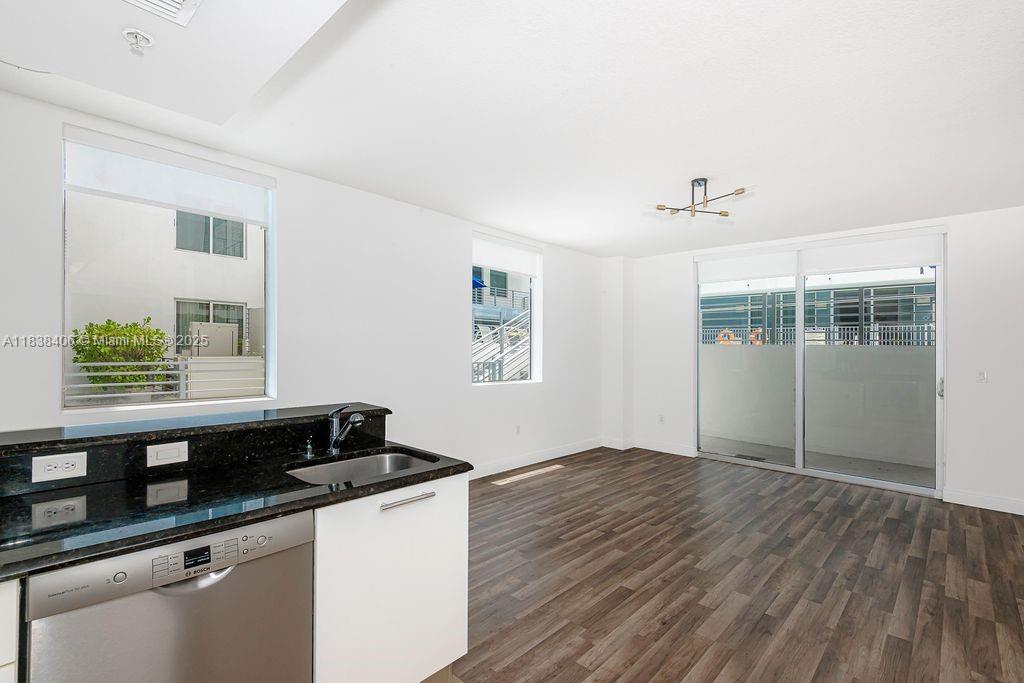 3339 Virginia St 205