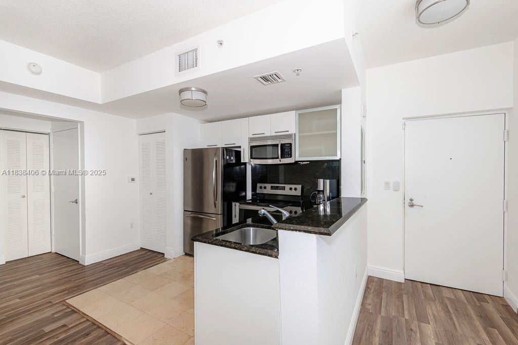 3339 Virginia St 205