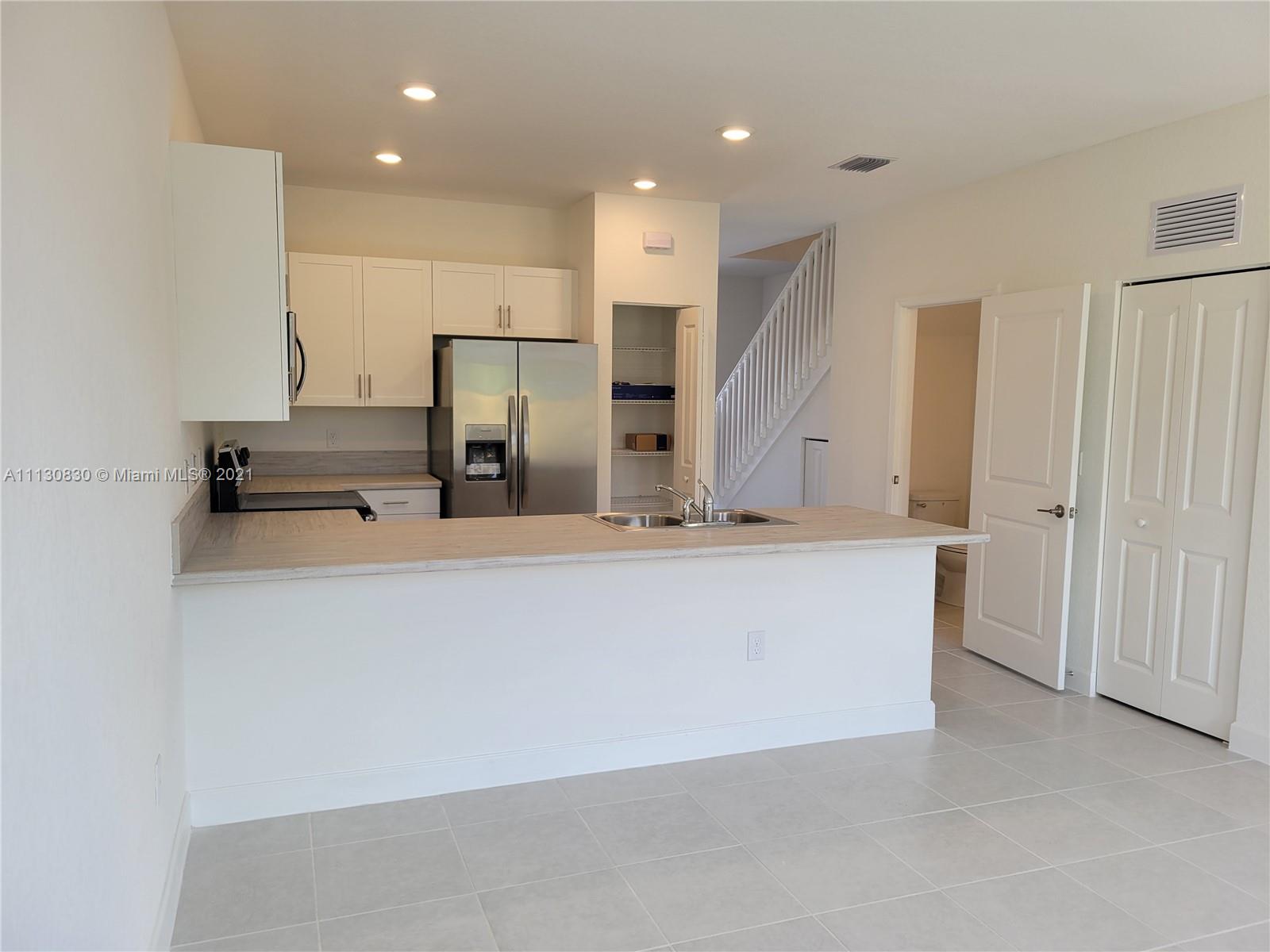 VIA VENTURA NEIGHBORHOOD - Residential Lease