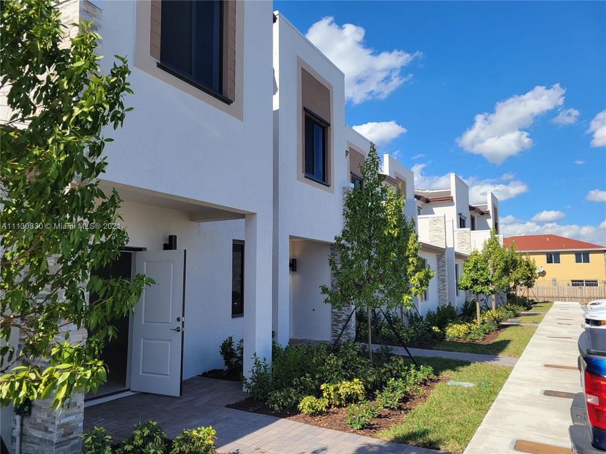 NEW CONSTRUCTION !! BEAUTIFUL BRAND NEW 3/2.5 (SMART HOME). STAINLESS STEEL APPLIANCES, GATED COMMUNITY. GREAT LOCATION 10 MIN FROM AVENTURA, SHOPS AND MAJOR HIGHWAYS. 2 ASSIGNED PARKING SPACES. GREAT SCHOOLS. READY TO MOVE IN.
