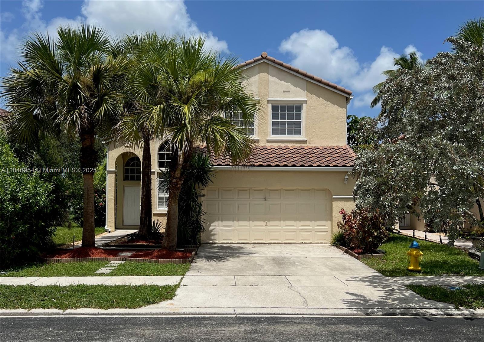 Wonderful 3 bedroom 2 2/1 bath with 2 car garage. Spacious open floor plan on oversized private lakefront lot in the gated community of "Contempo Walk" in Towngate. This home features volume ceilings. Cermaic tiles throughout first floor, Kitchen is open to the family room. Large open patio overlooking the lake both upstairs bathrooms are remodeled. Includes cable and gated entry, community pool, tennis court and more. Excellent schools, walk to elementary school.