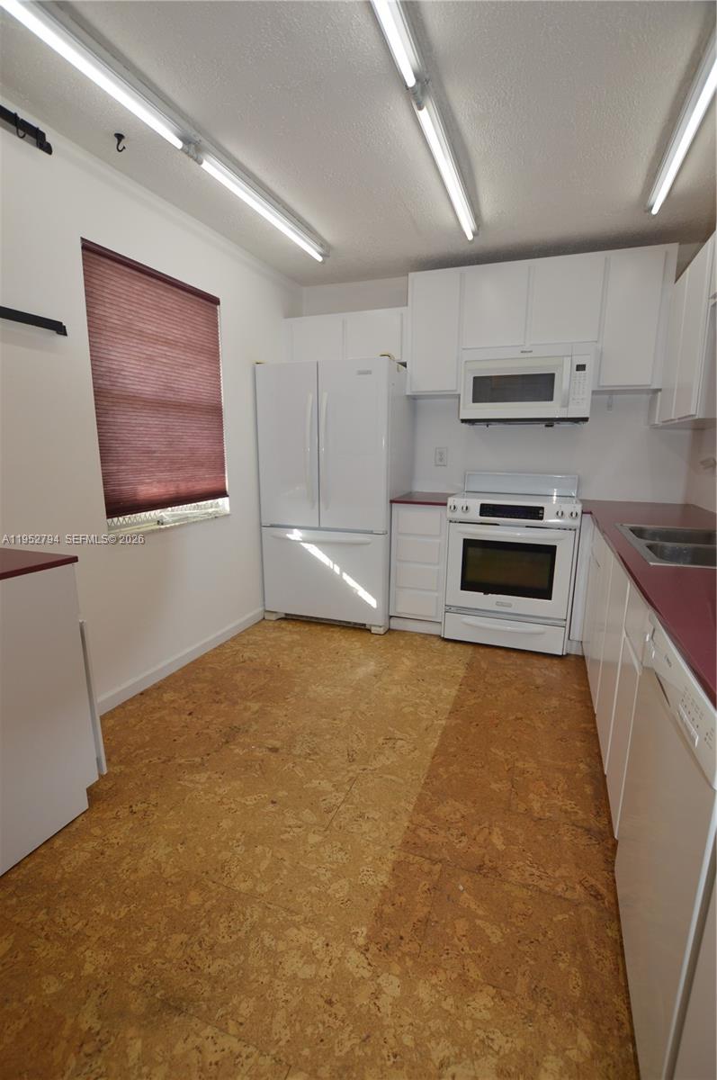 MEADOWBROOK LAKES CONDO - Residential