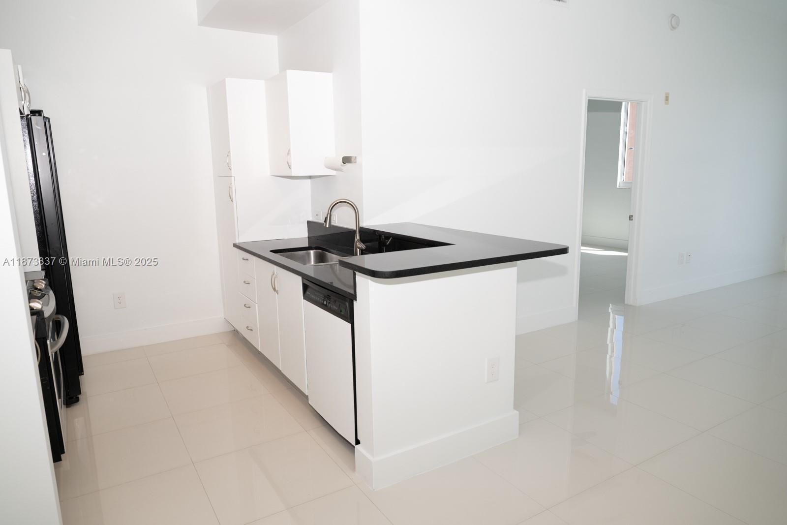 VENTURE AT AVENTURA WEST - Residential