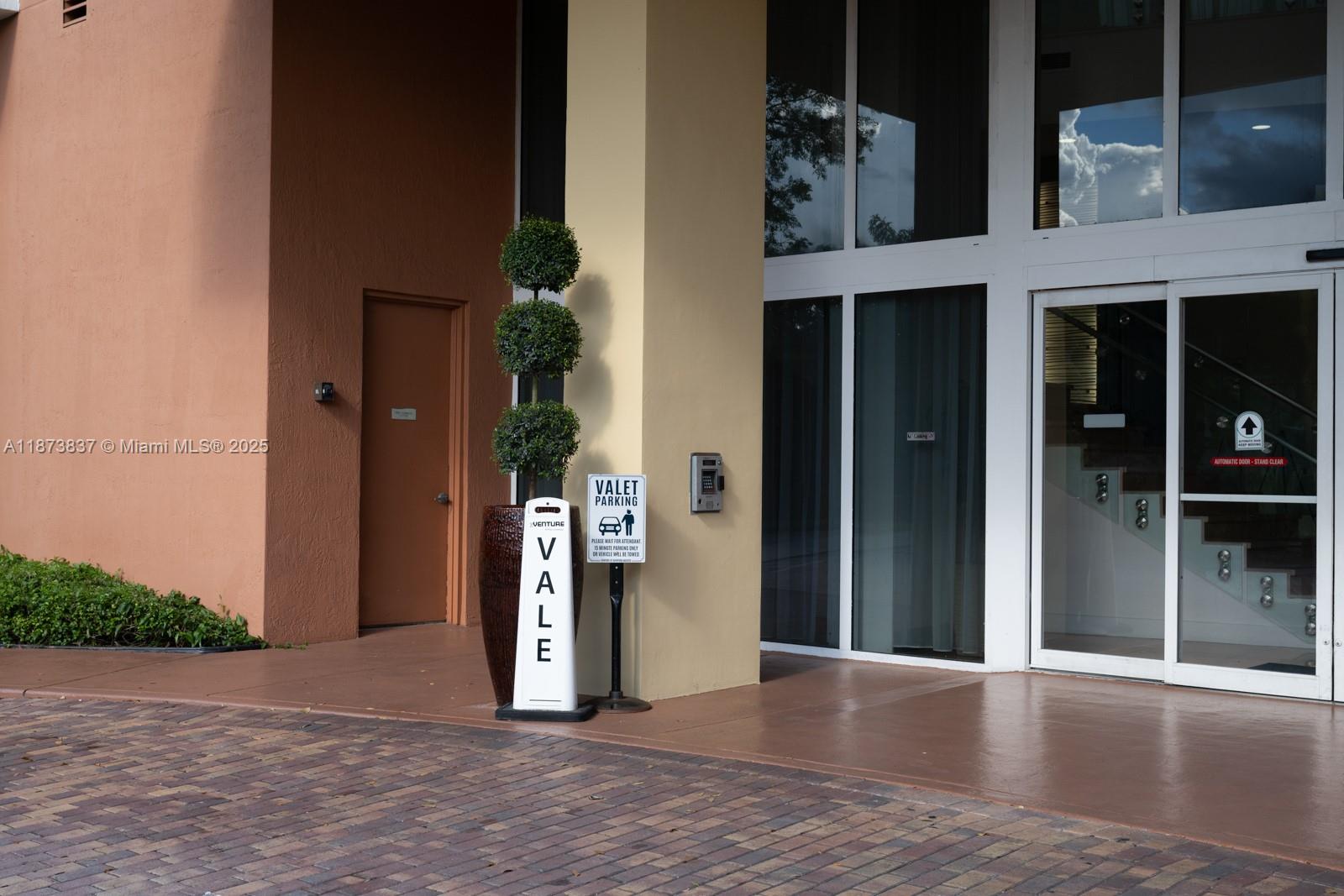 VENTURE AT AVENTURA WEST - Residential