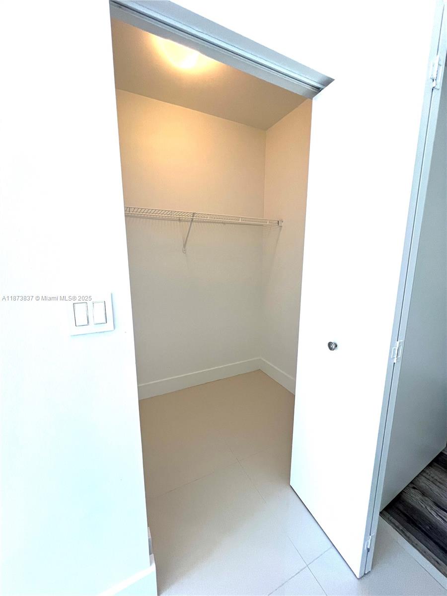 VENTURE AT AVENTURA WEST - Residential