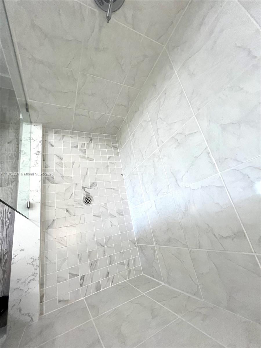 VENTURE AT AVENTURA WEST - Residential