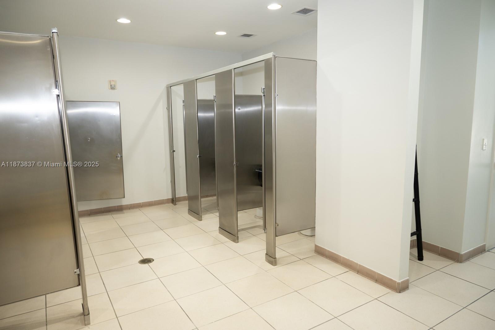 VENTURE AT AVENTURA WEST - Residential