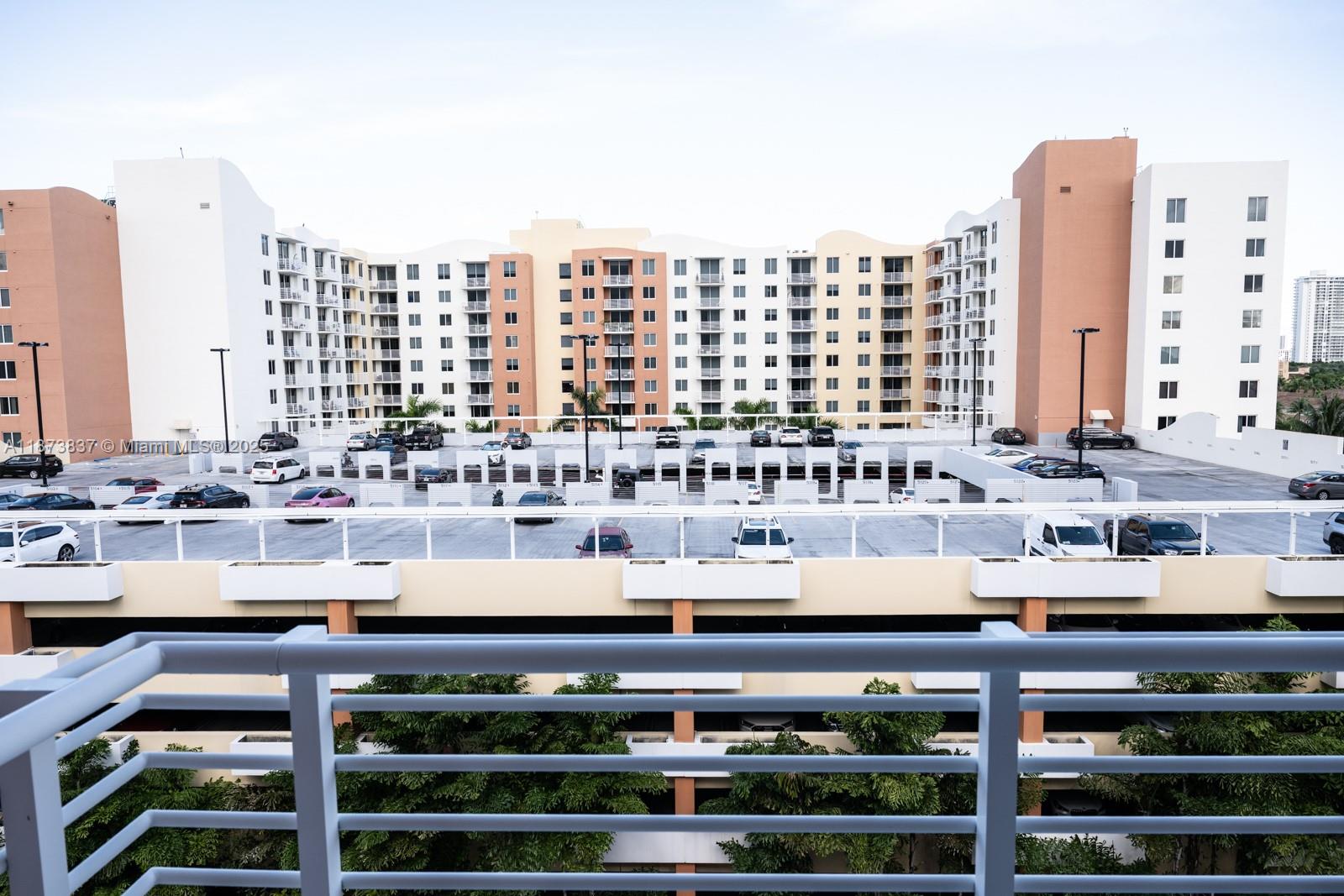 VENTURE AT AVENTURA WEST - Residential