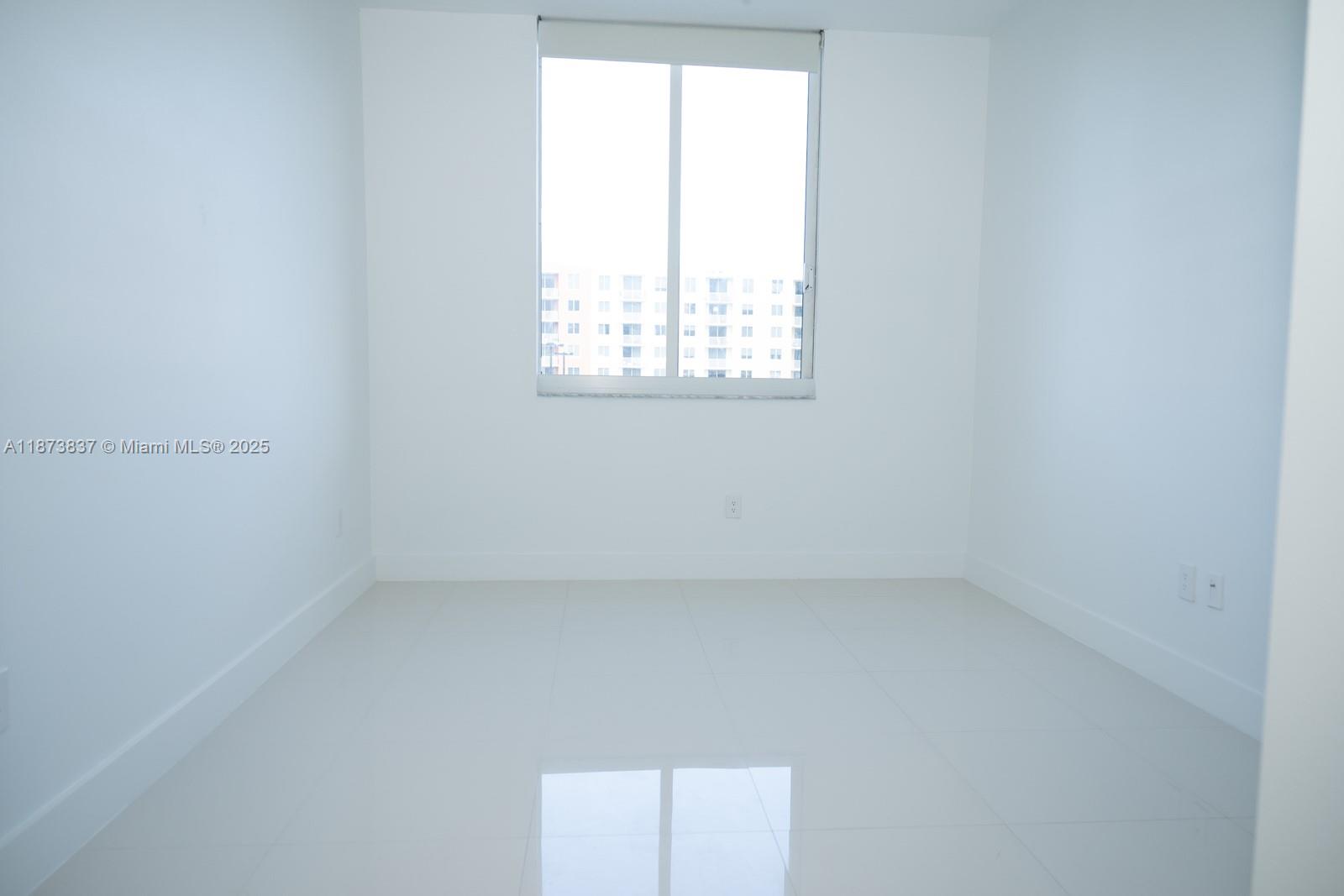 VENTURE AT AVENTURA WEST - Residential