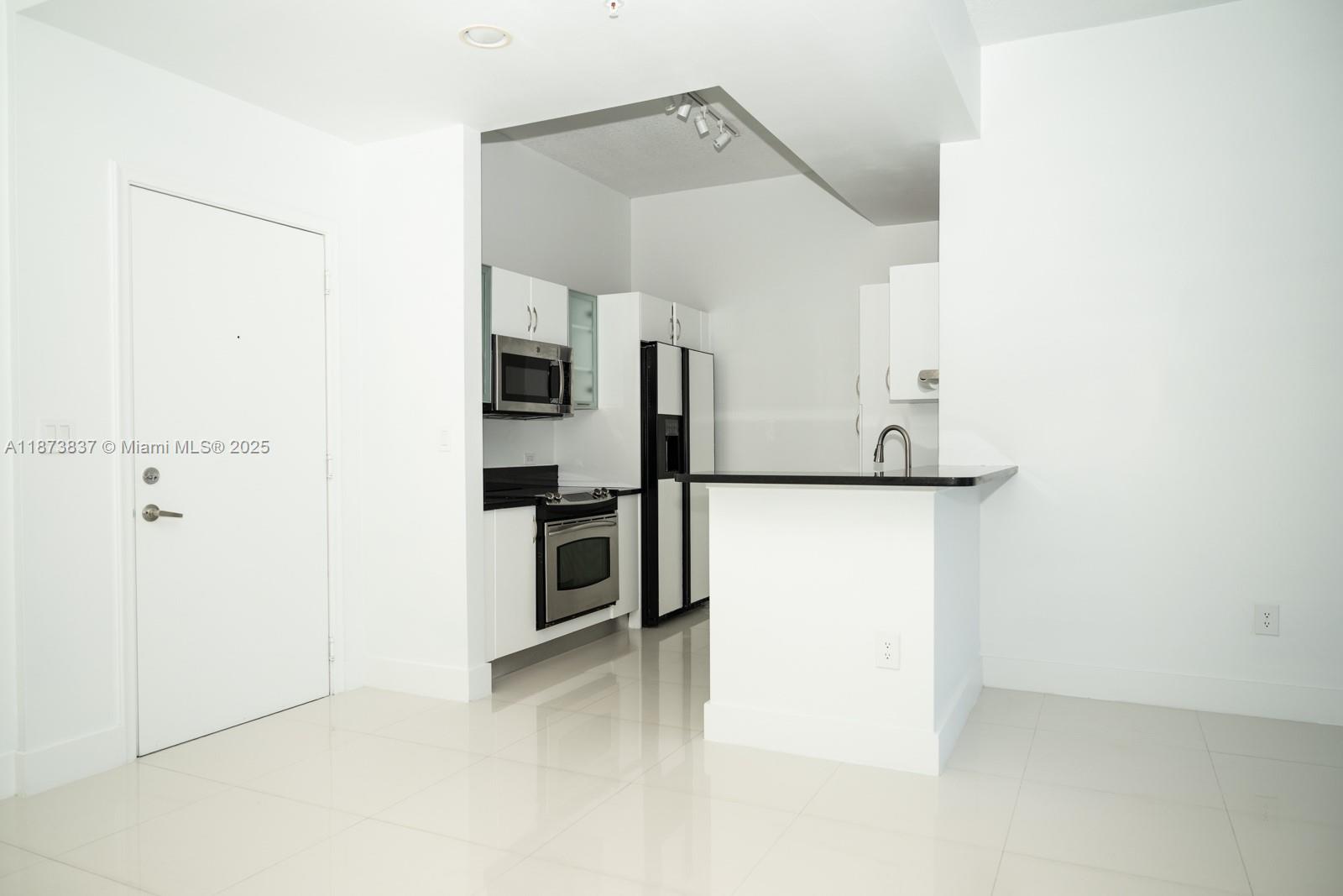 VENTURE AT AVENTURA WEST - Residential