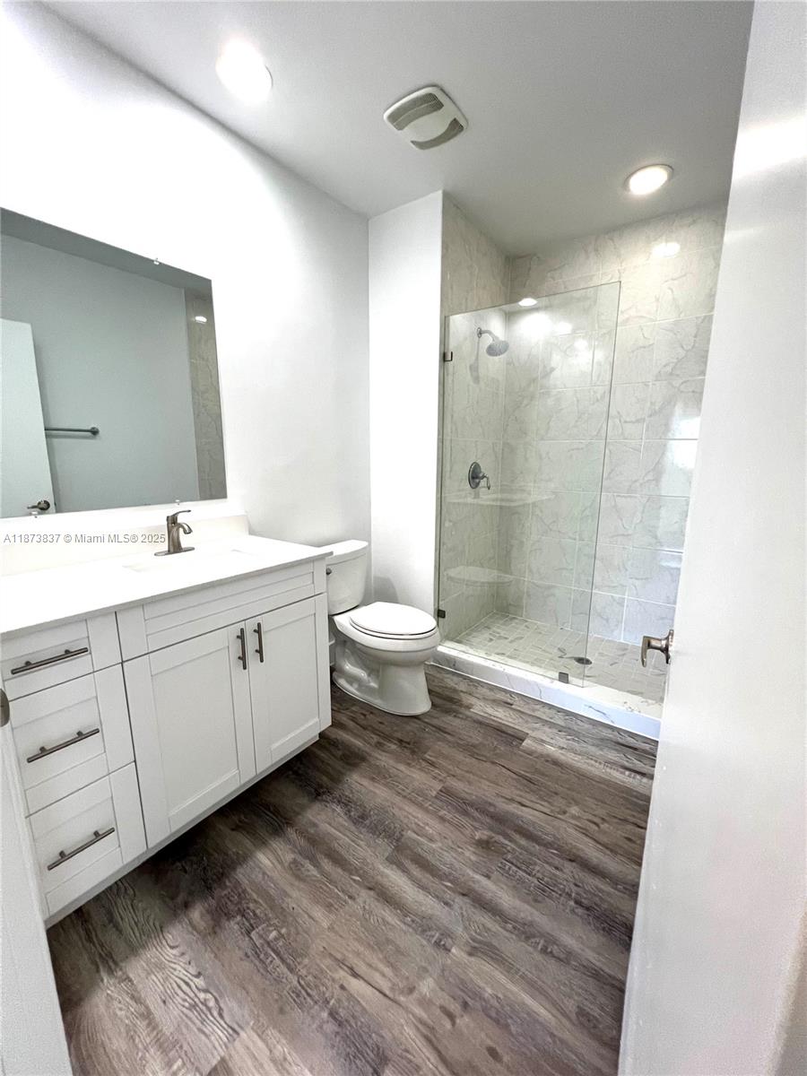 VENTURE AT AVENTURA WEST - Residential