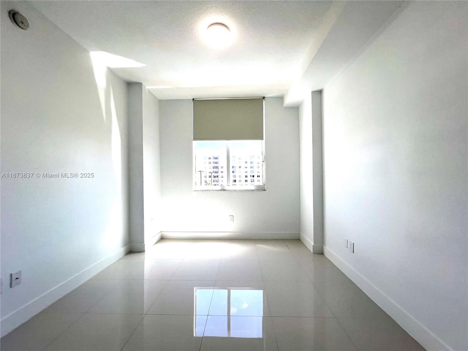 VENTURE AT AVENTURA WEST - Residential