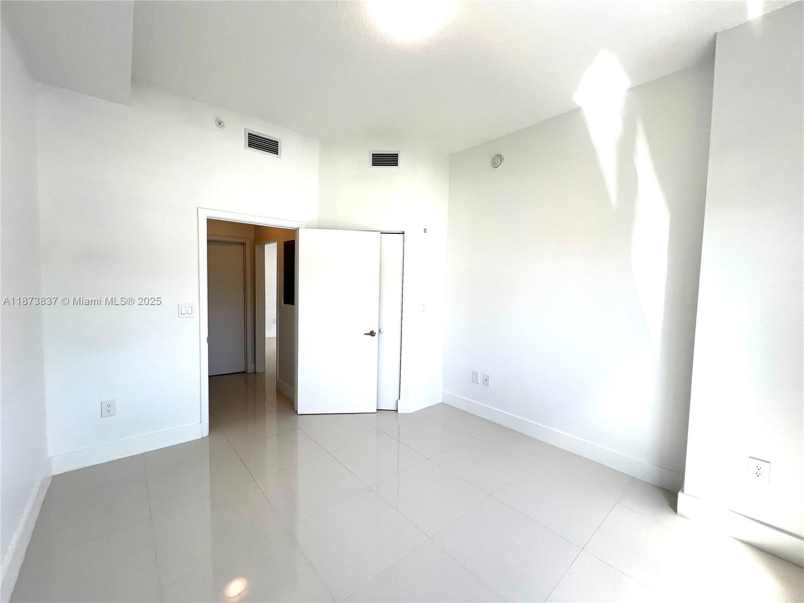 VENTURE AT AVENTURA WEST - Residential