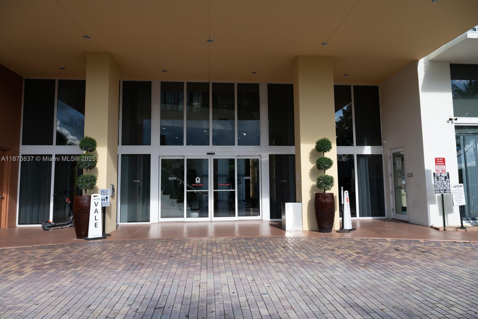 VENTURE AT AVENTURA WEST - Residential