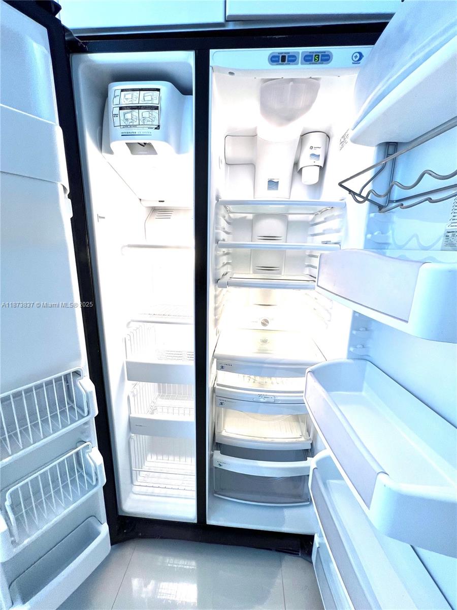 VENTURE AT AVENTURA WEST - Residential