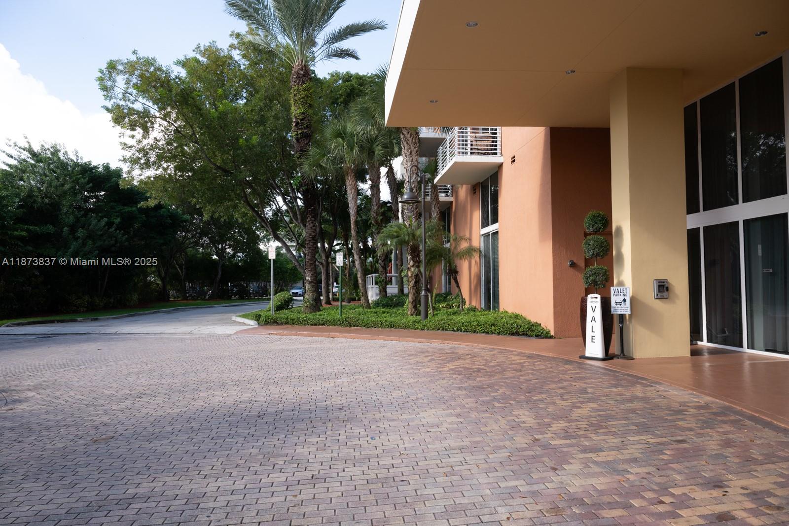 VENTURE AT AVENTURA WEST - Residential