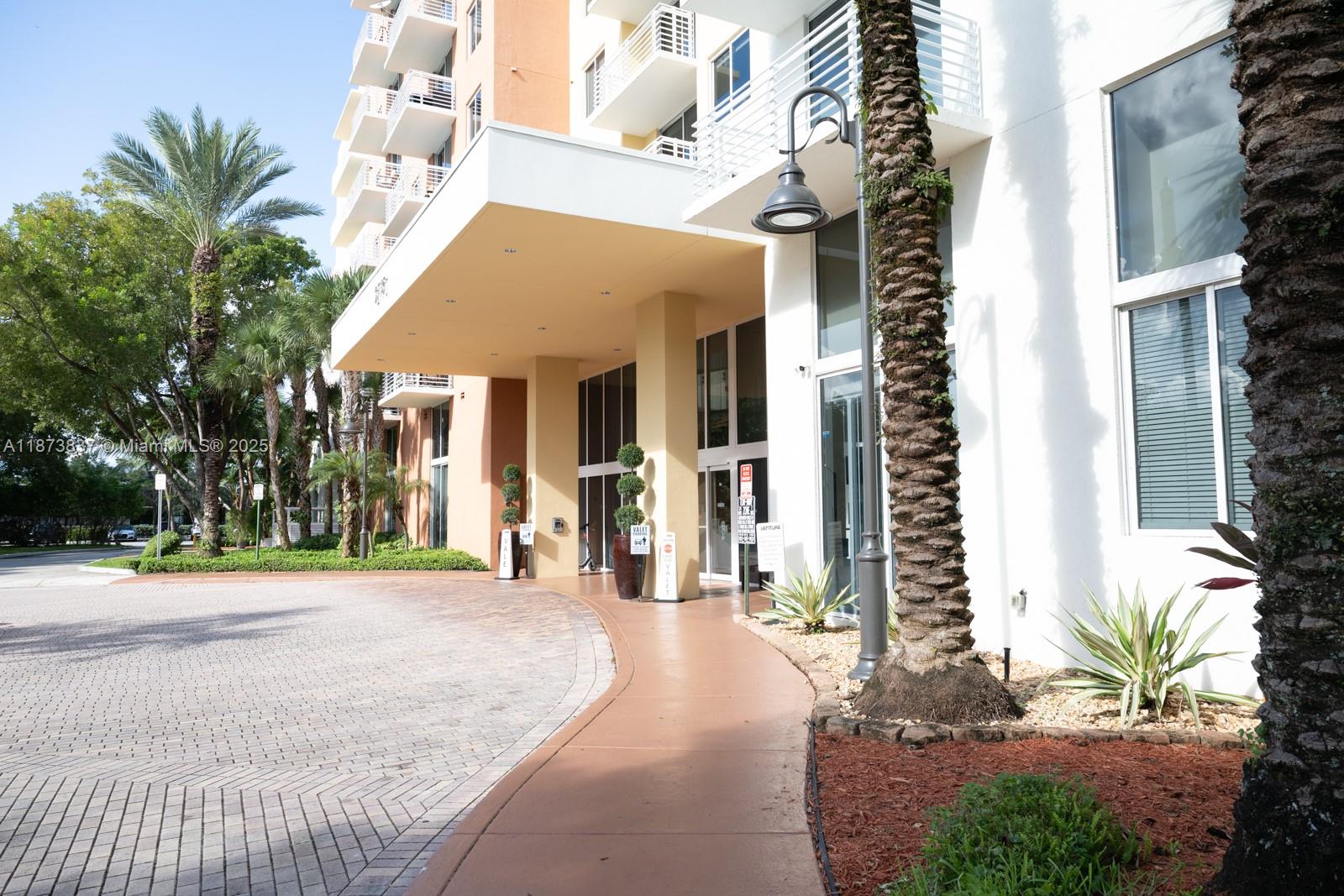 VENTURE AT AVENTURA WEST - Residential