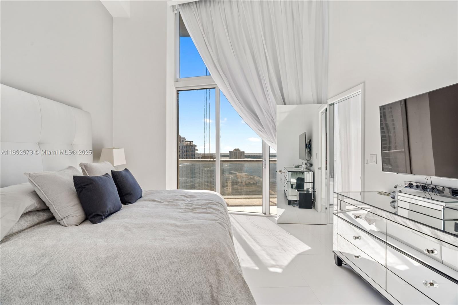 ICONBRICKELL CONDO NO 1 - Residential