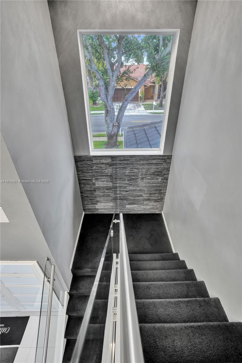 LANDINGS - Residential