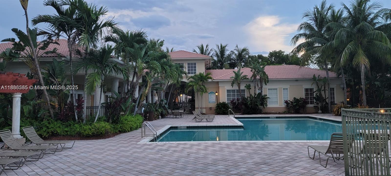 TOP FLOOR 1 BED WITH A DEN IN A PRESTIGIOUS AVENTINE at Miramar available .This is a great layout vaulted ceilings, foyer entryway and lots of light. Washer and dryer in unit . ONE parking spot