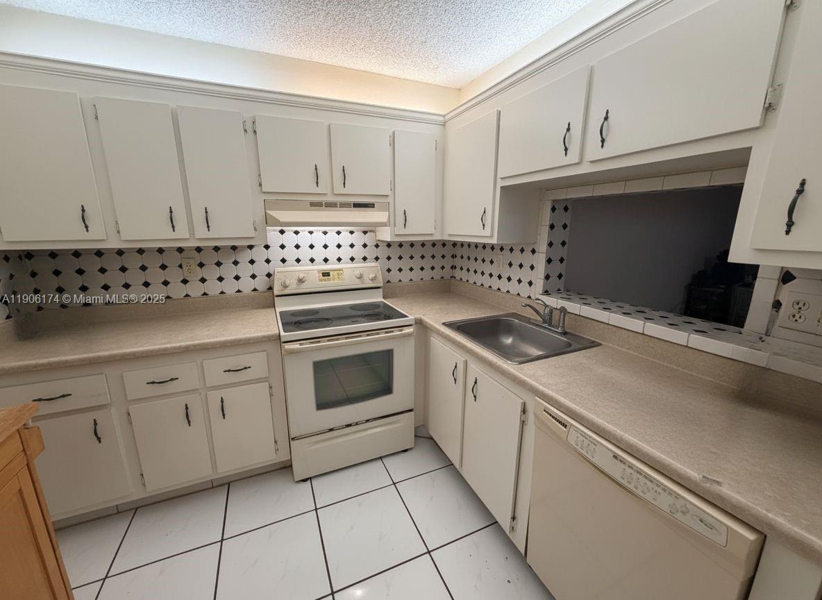 COURTYARDS OF BROWARD CON - Residential