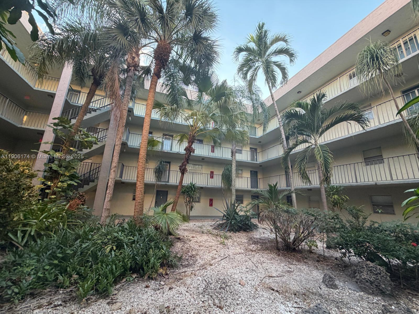 COURTYARDS OF BROWARD CON - Residential