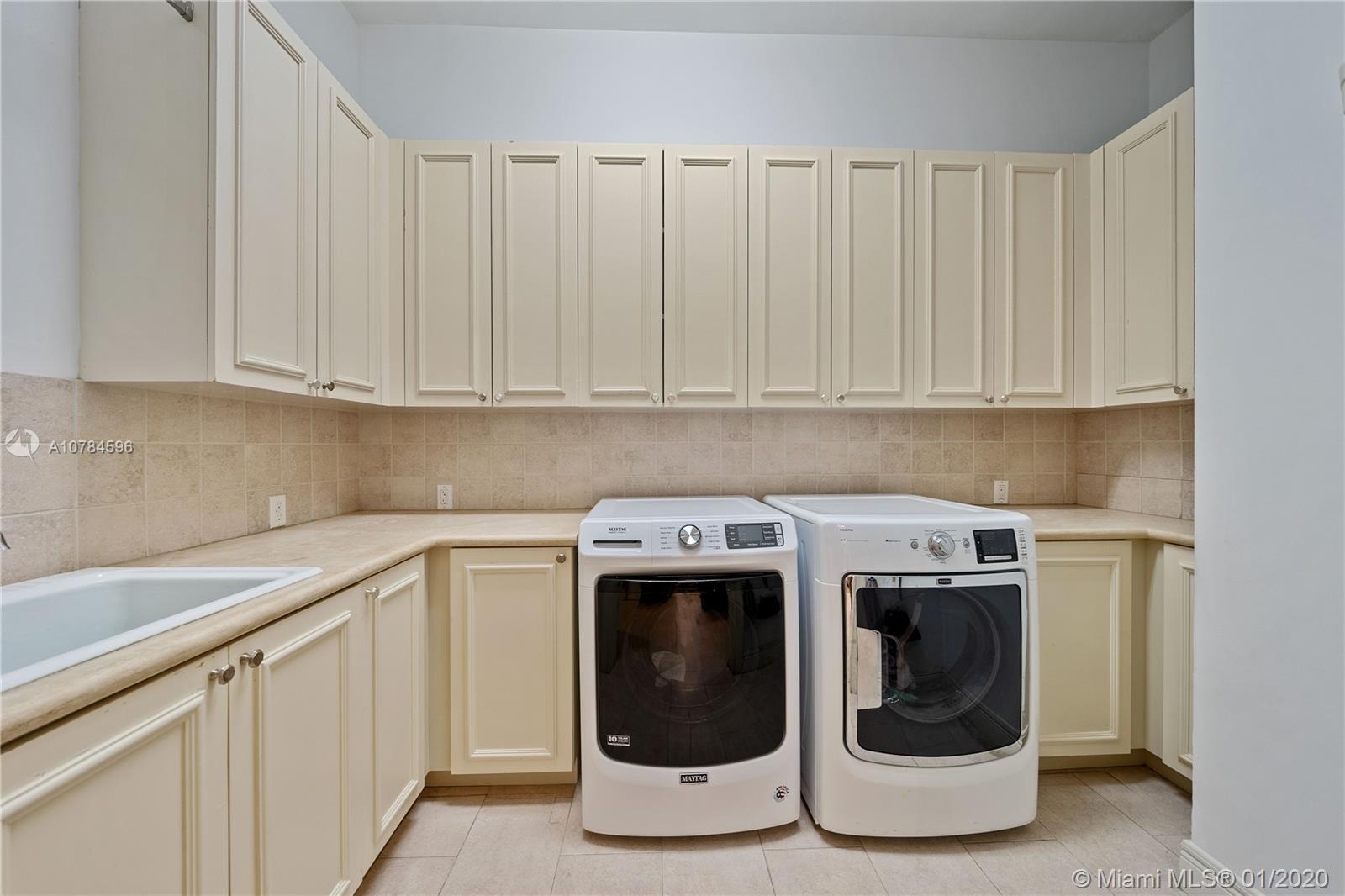 HAMMOCK LAKE Park - Residential