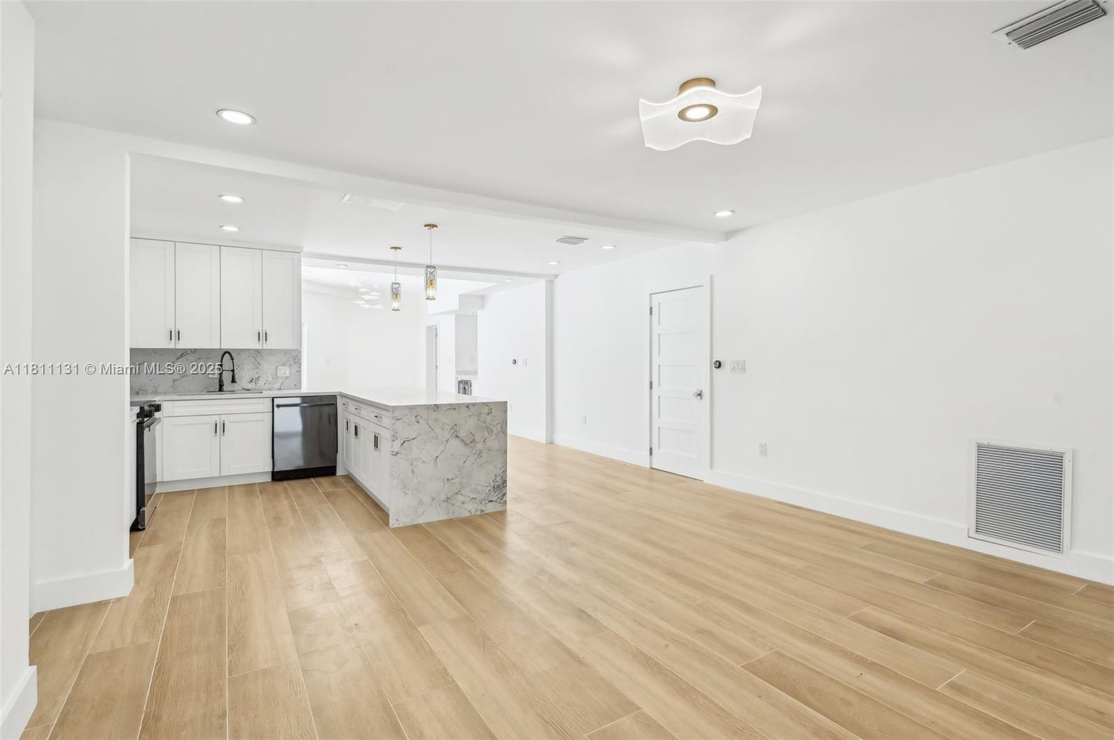 FLAMINGO PARK SEC - Residential