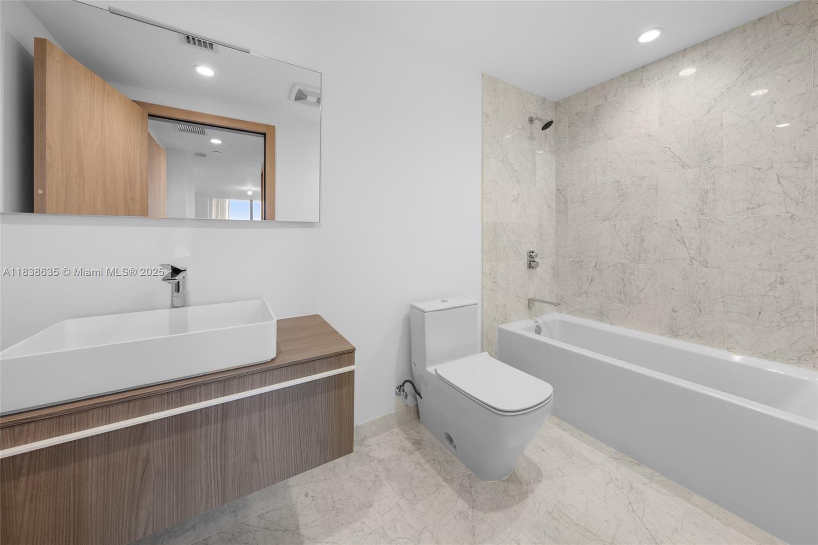 ONDA CONDO - Residential