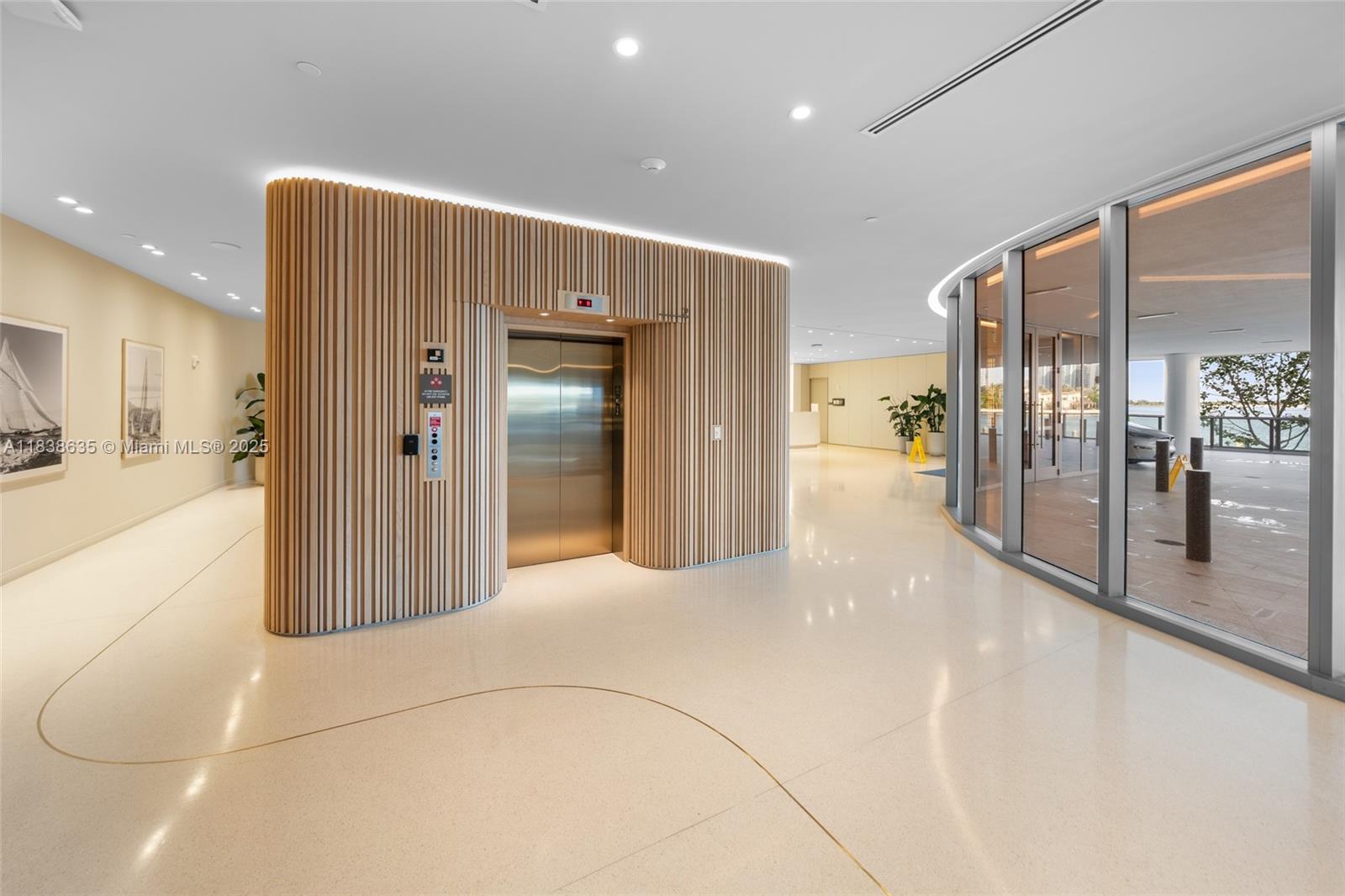 ONDA CONDO - Residential