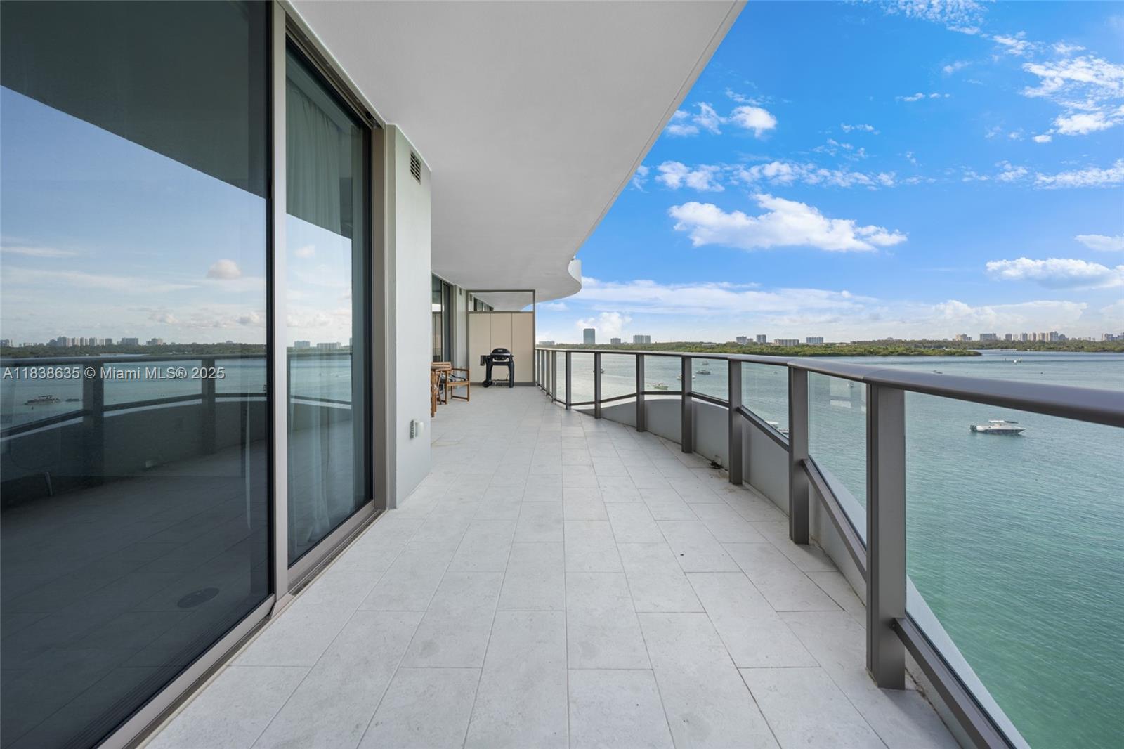 ONDA CONDO - Residential