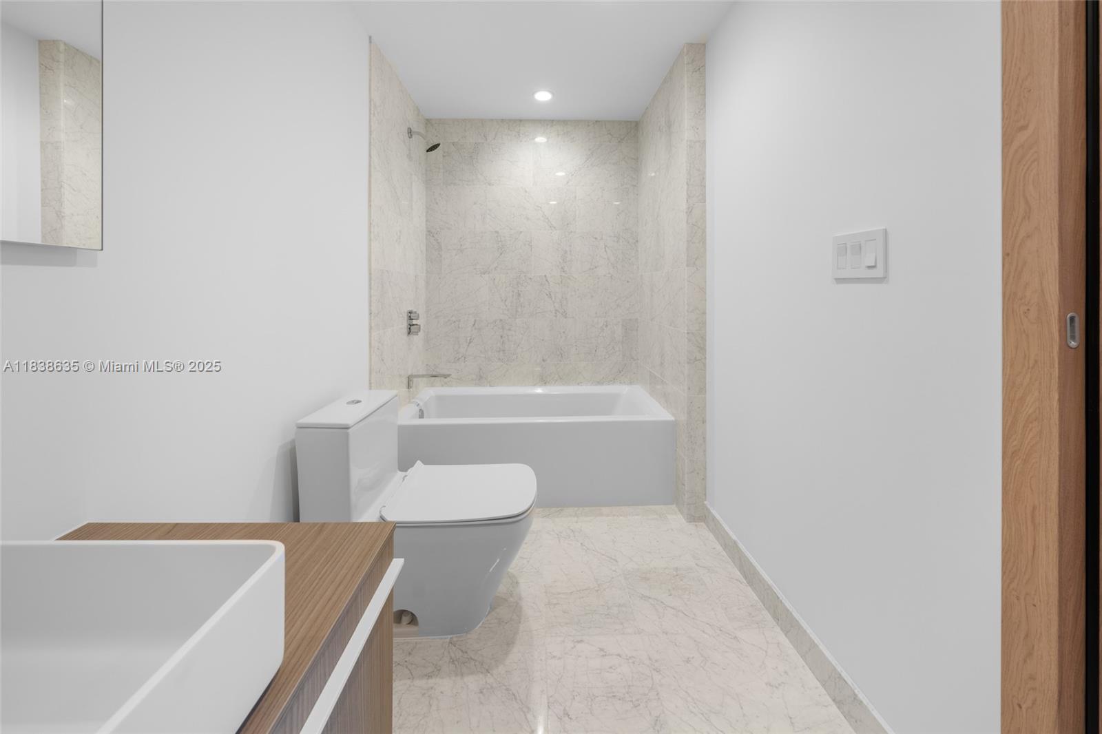 ONDA CONDO - Residential