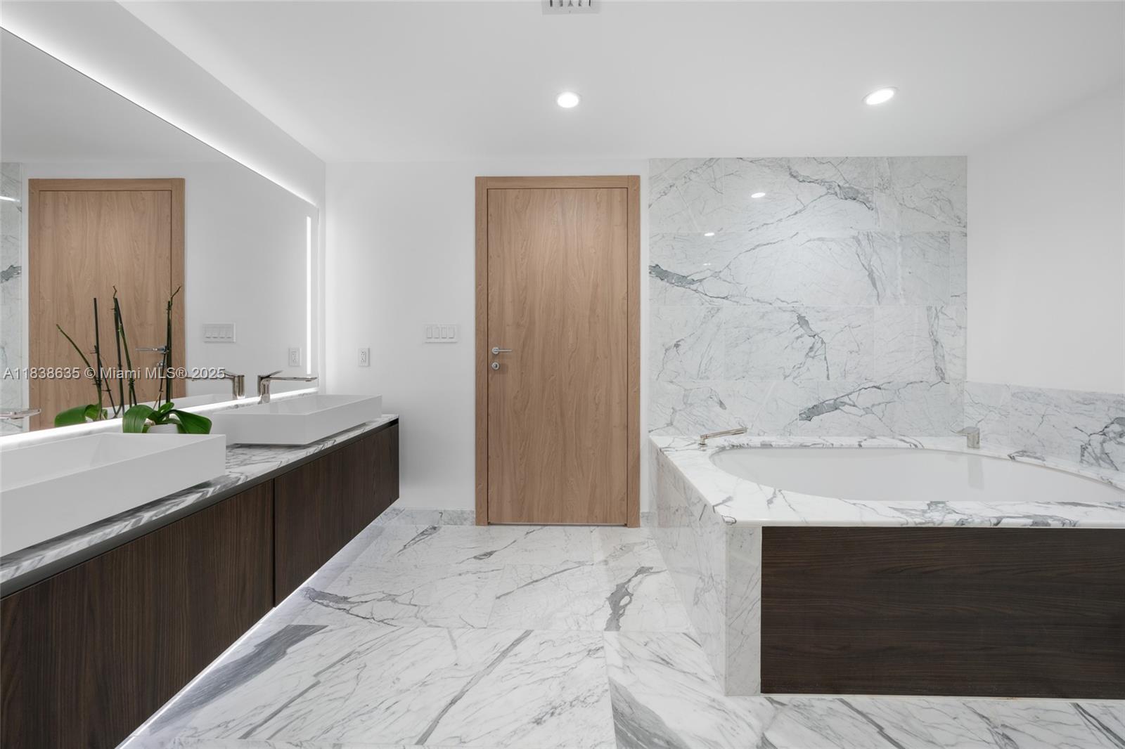 ONDA CONDO - Residential