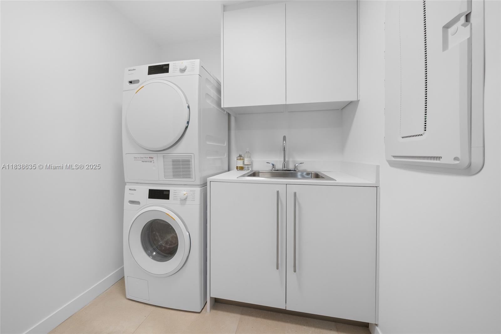 ONDA CONDO - Residential