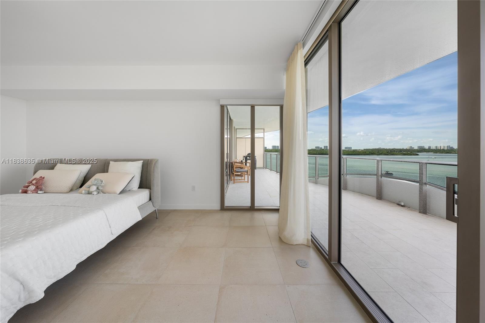 ONDA CONDO - Residential