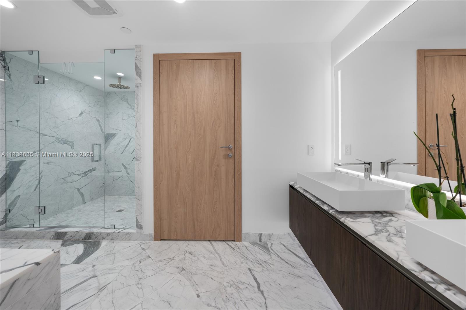 ONDA CONDO - Residential