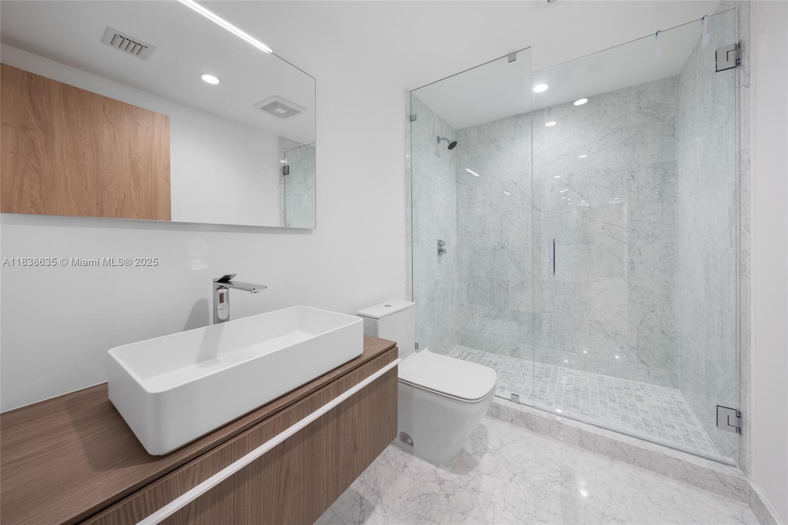 ONDA CONDO - Residential