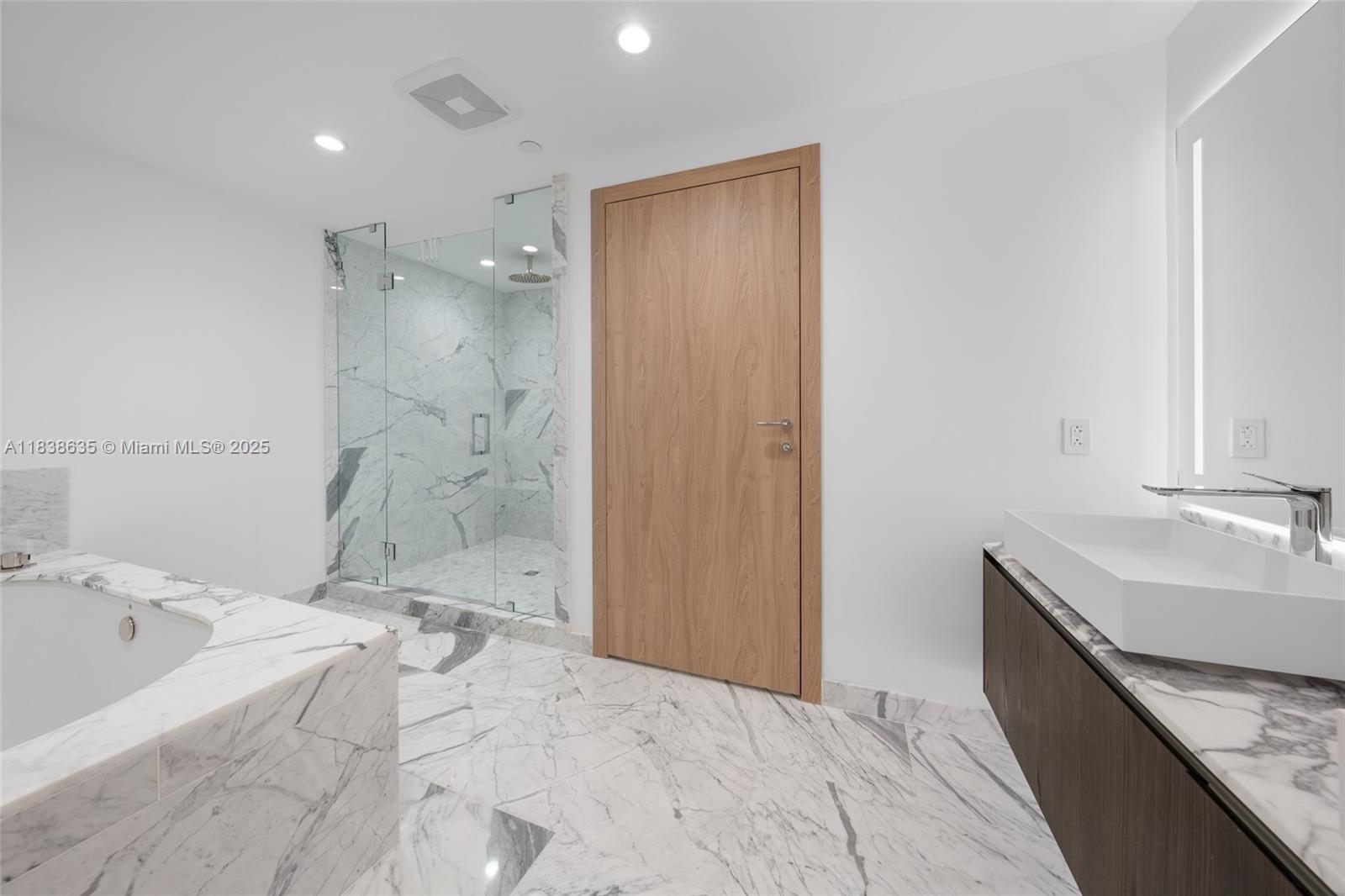 ONDA CONDO - Residential