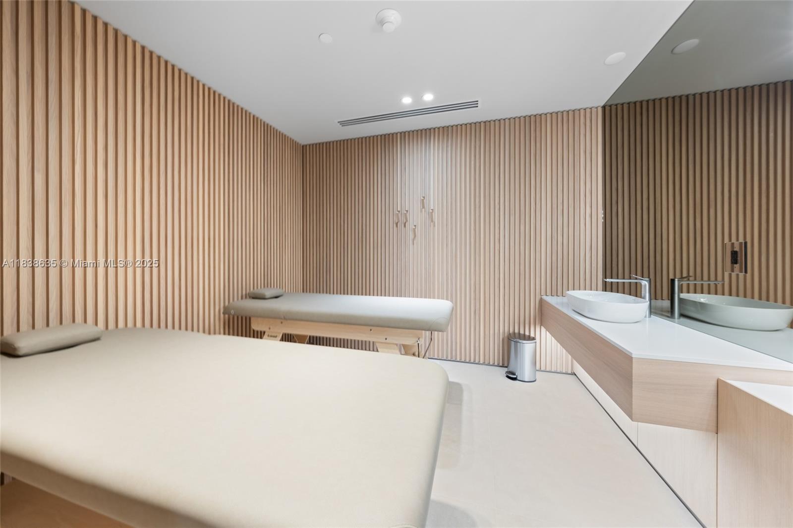 ONDA CONDO - Residential