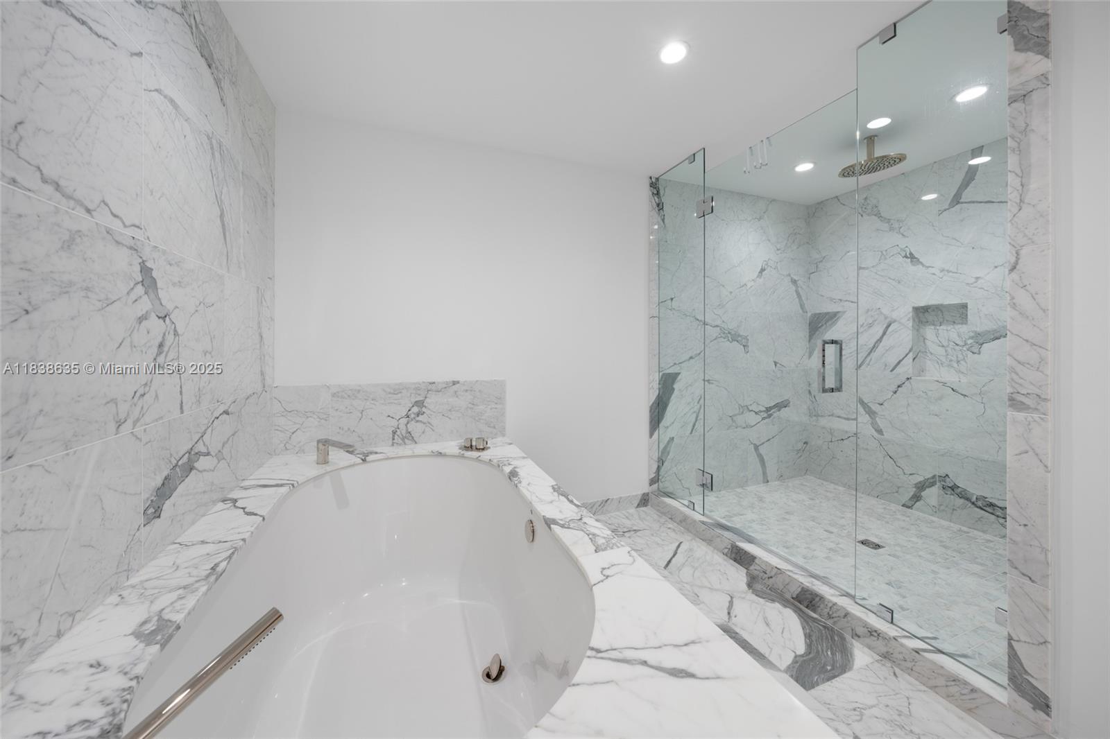 ONDA CONDO - Residential