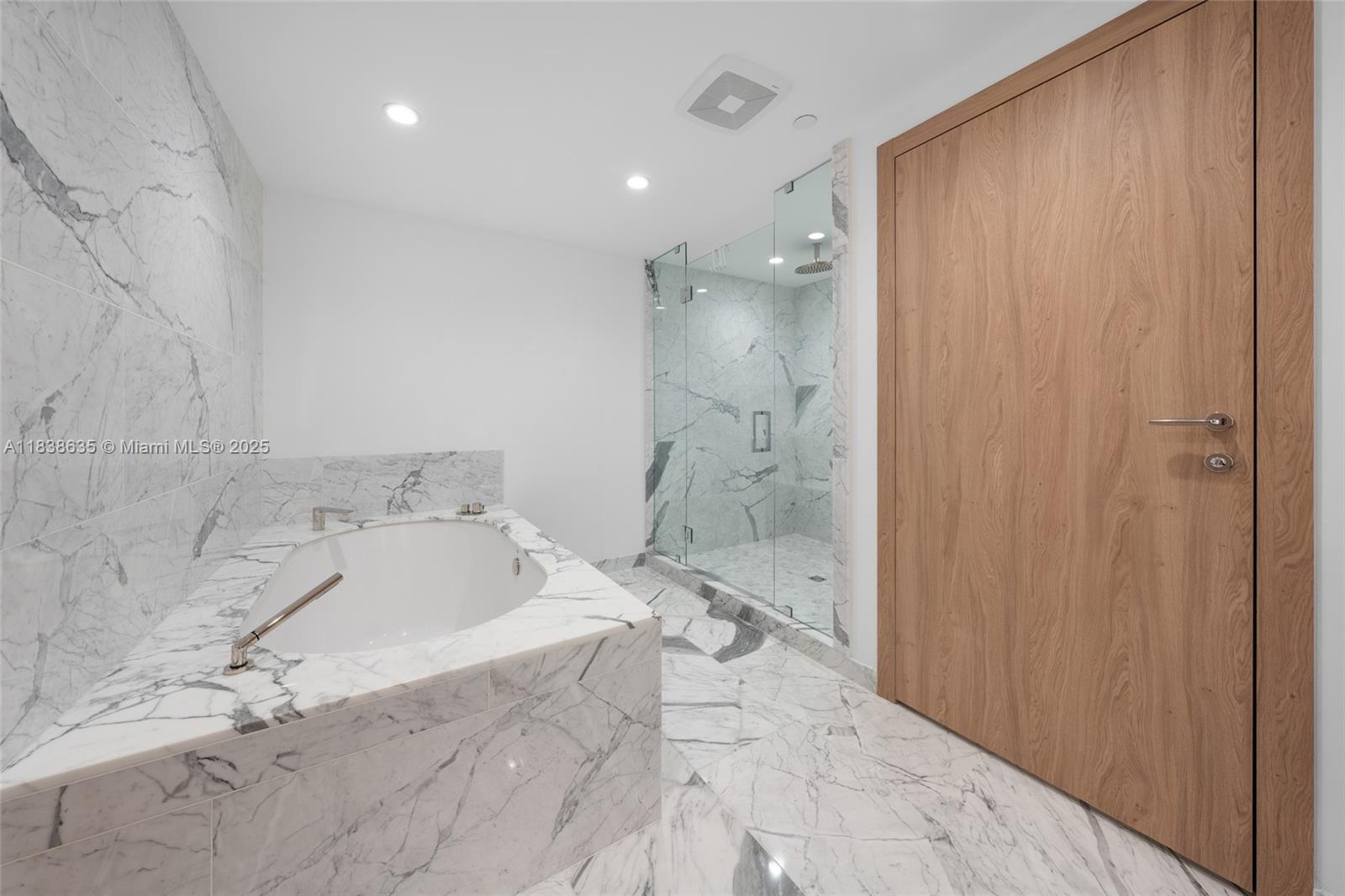 ONDA CONDO - Residential