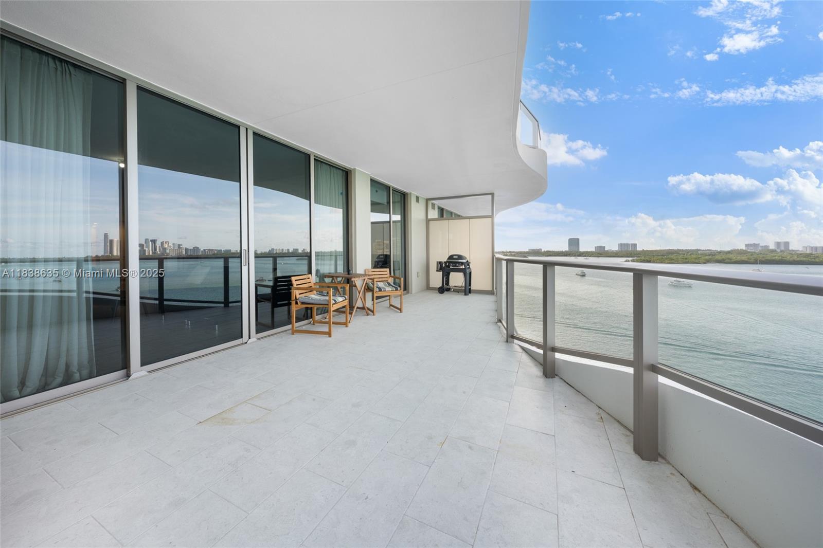 ONDA CONDO - Residential