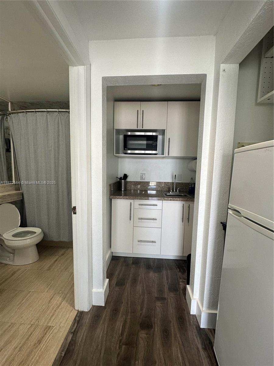 700 Biltmore Way 1216
