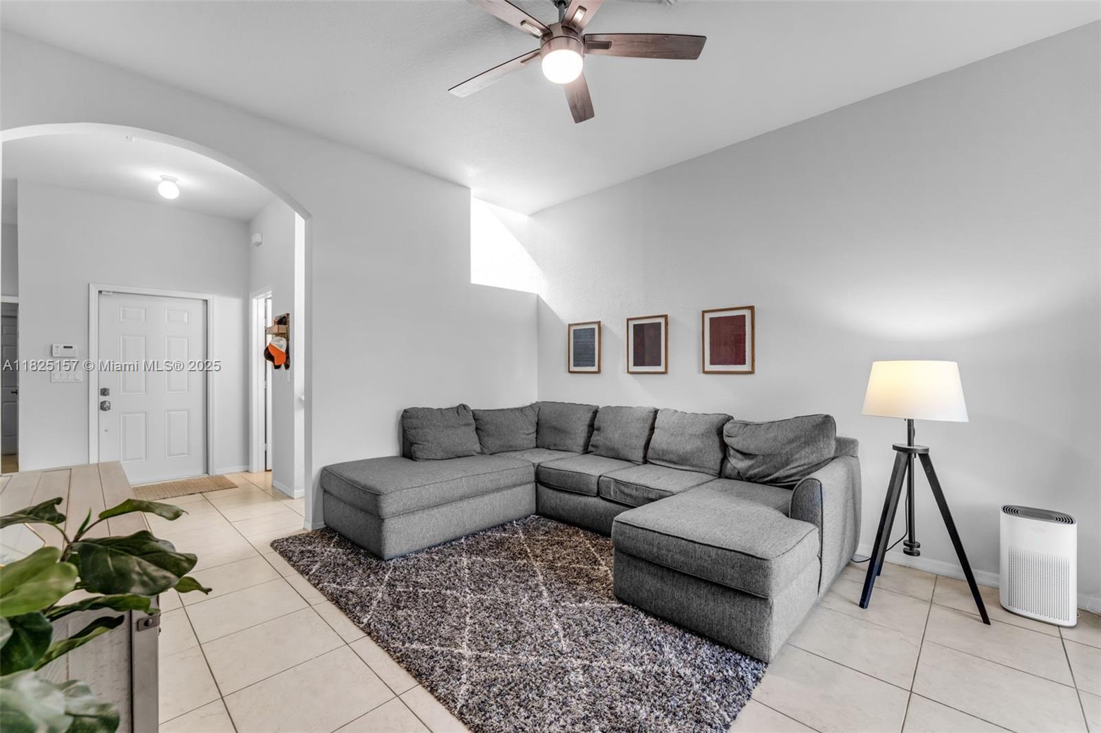2346 SE 16th Ter, Homestead, FL, 33035/$395,000 1 2346 SE 16th Ter