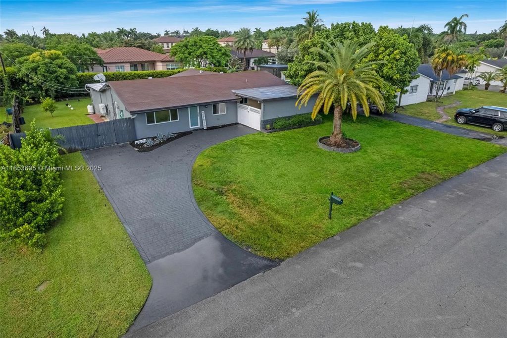 Photo of 6571 SW 56th St, Davie, FL 33314 (MLS # A11853695)